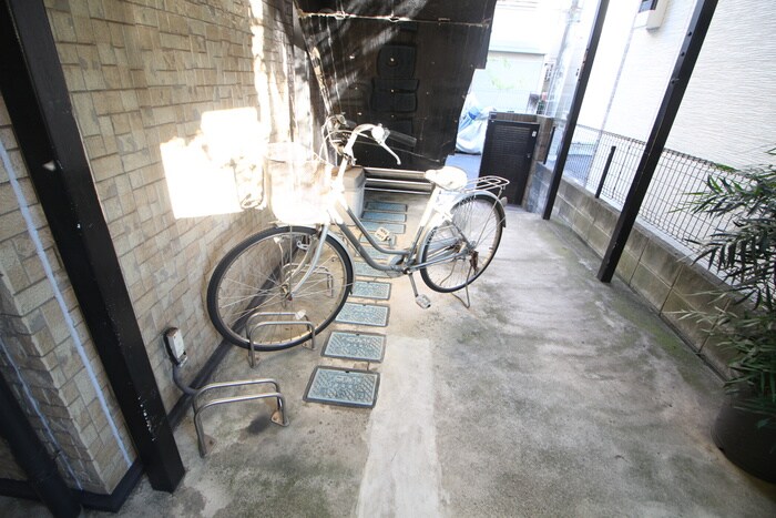 物件外観写真6　(駐輪場)
