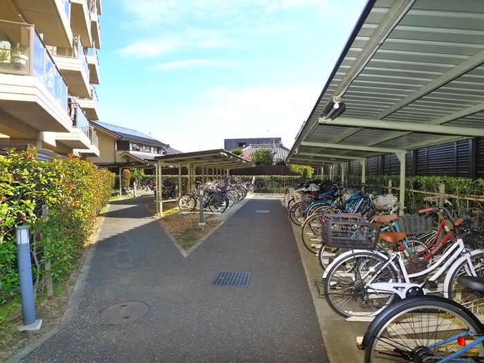 物件外観写真4　(駐輪場)