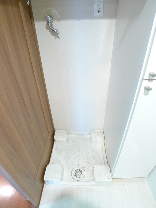 物件内観写真14　(洗濯機置場)