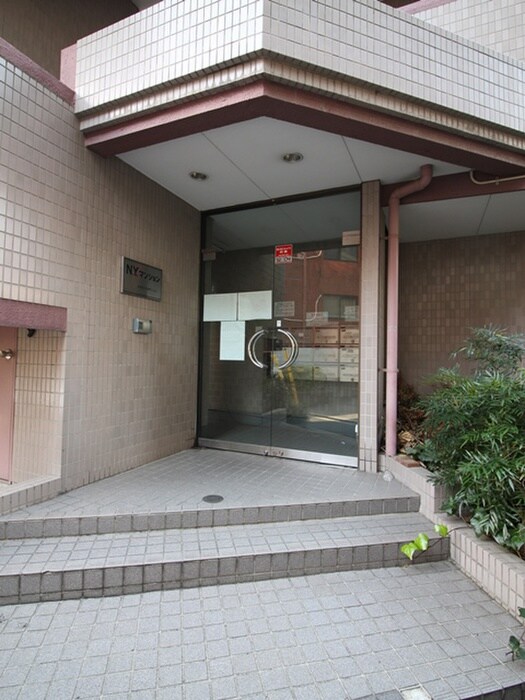 物件外観写真3　(エントランス部分)