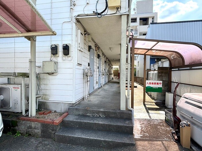 物件外観写真4　(エントランス部分)