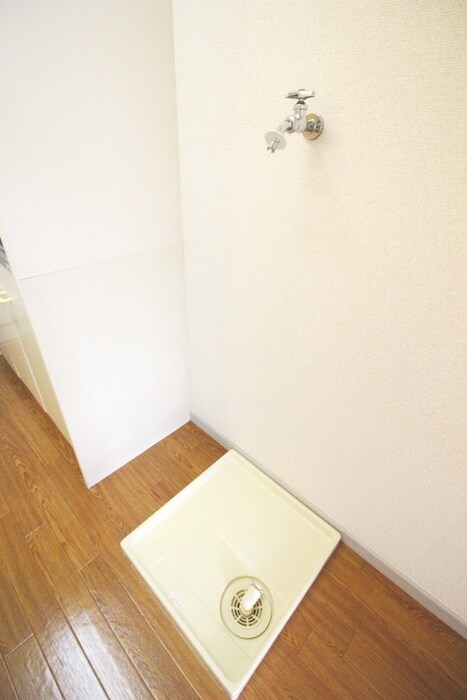 物件内観写真13　(洗濯機置場)