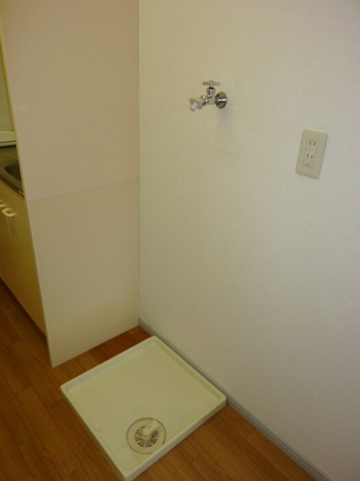 物件内観写真15　(洗濯機置場)