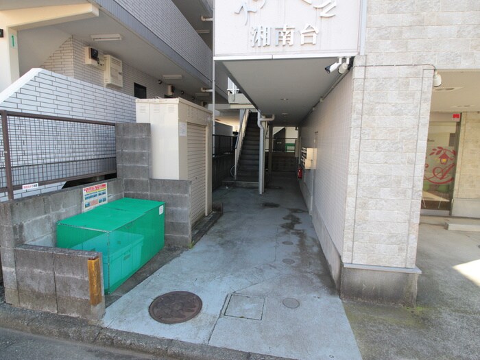 物件外観写真6　(エントランス部分)