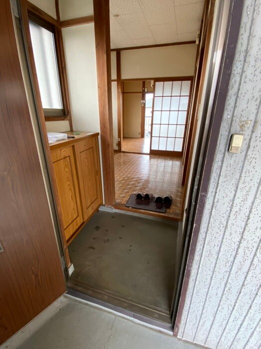 物件内観写真4　(玄関)