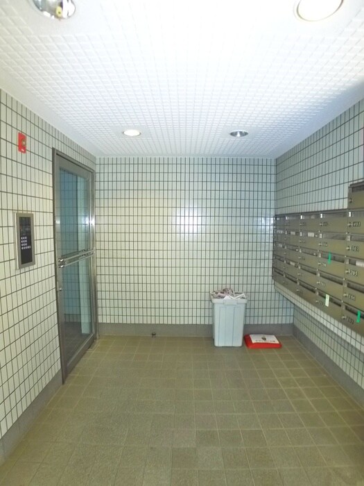 物件外観写真5　(エントランス部分)