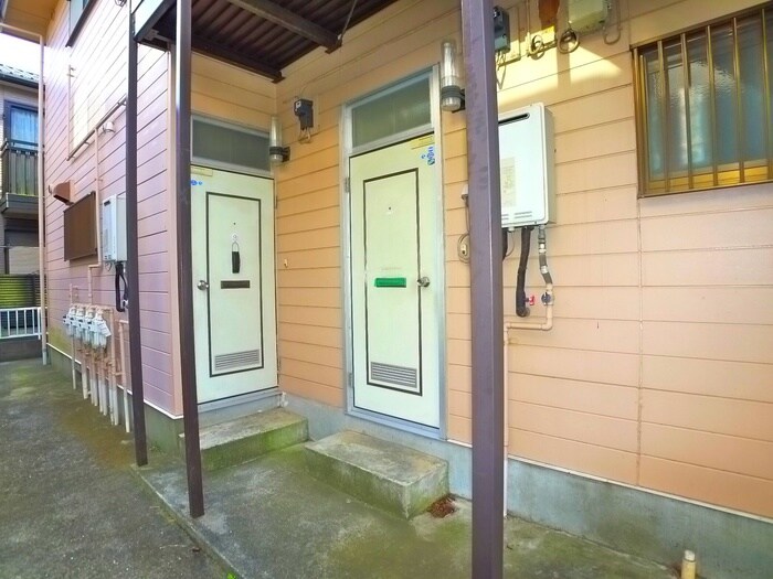 物件外観写真3　(エントランス部分)