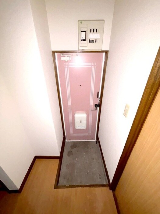 物件内観写真12　(玄関)