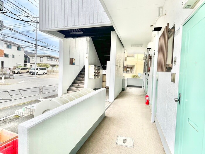 物件外観写真3　(エントランス部分)