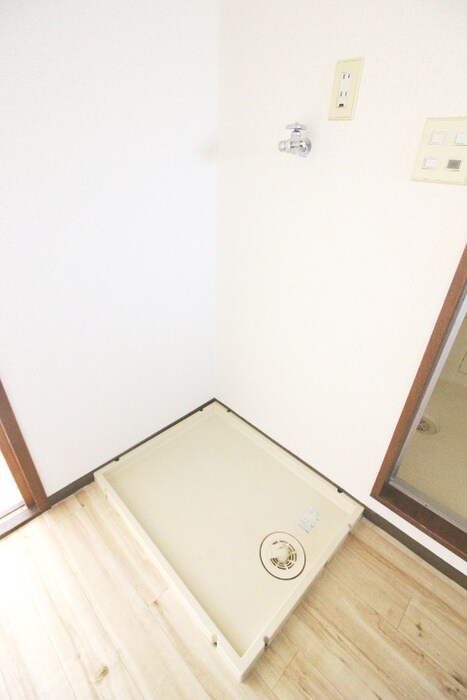 物件内観写真12　(洗濯機置場)