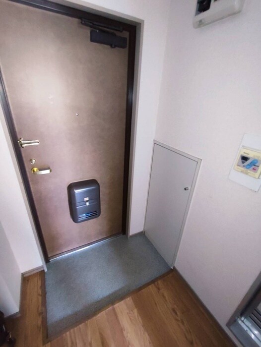 物件内観写真18　(玄関)