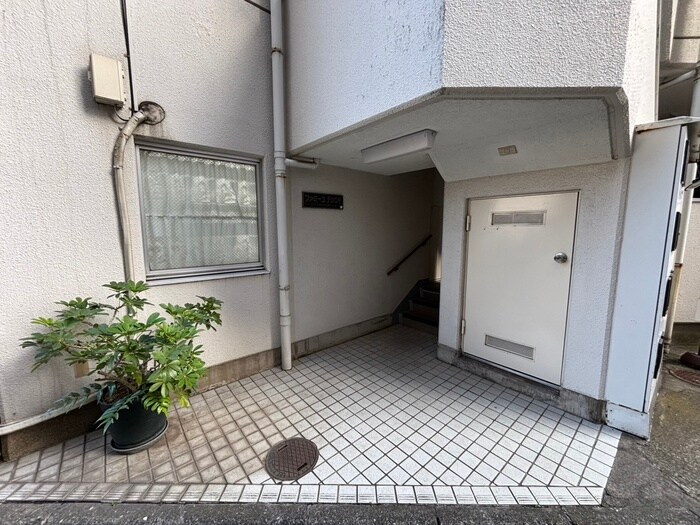 物件外観写真5　(エントランス部分)