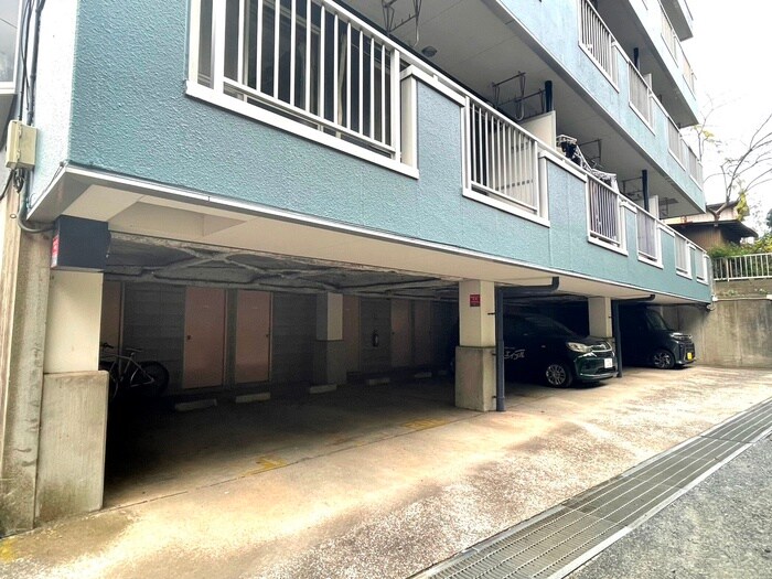 物件外観写真2　(駐車場)