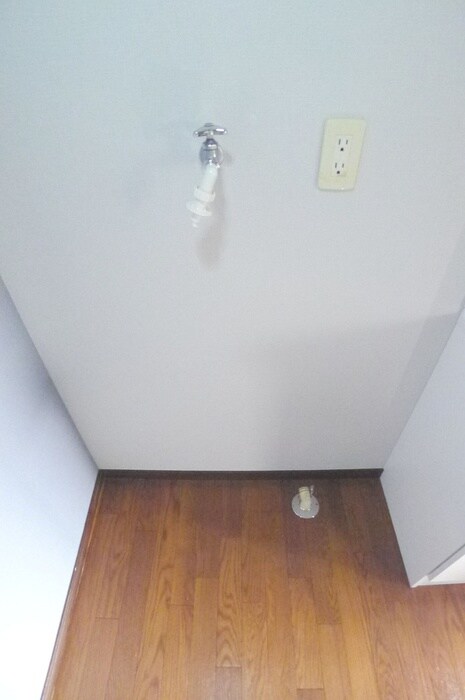 物件内観写真13　(洗濯機置場)