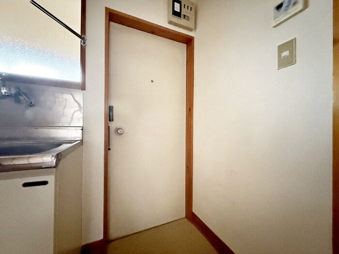 物件内観写真16　(玄関)