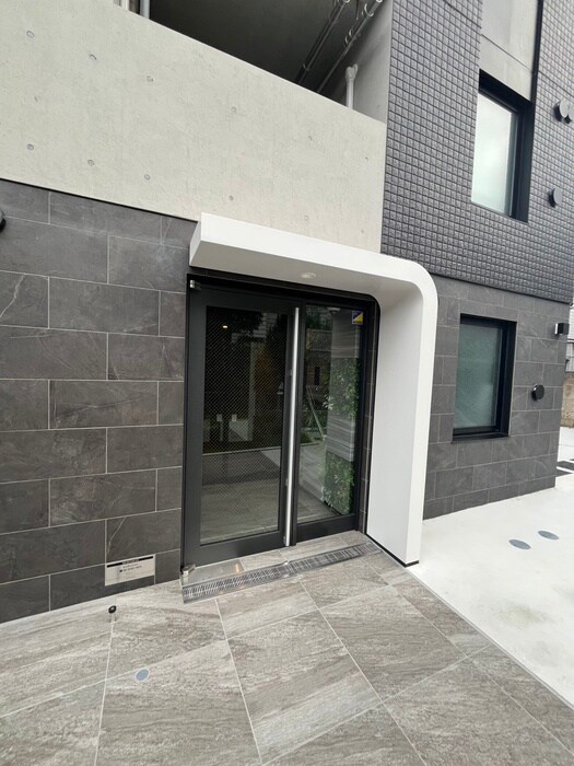 物件外観写真3　(エントランス部分)