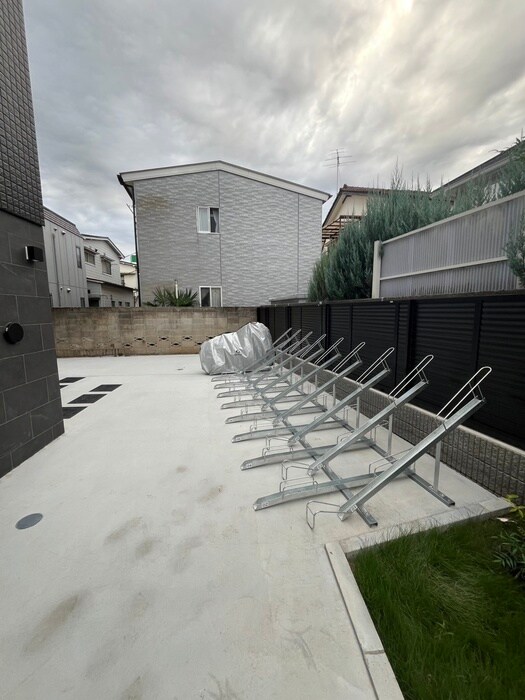 物件外観写真4　(駐輪場)