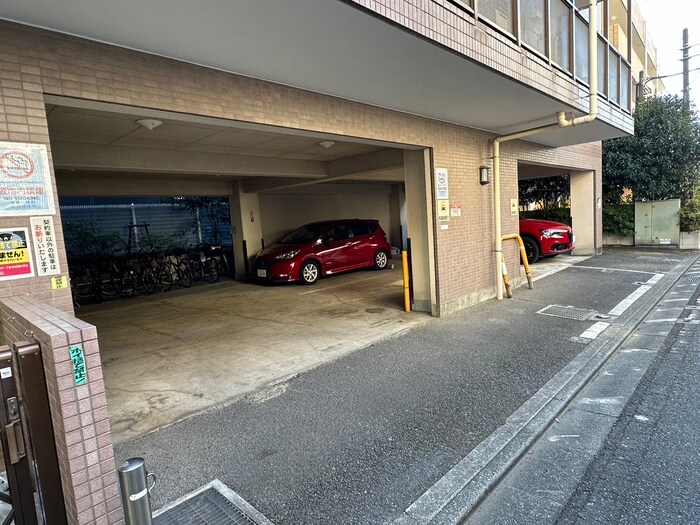 物件外観写真4　(駐車場)