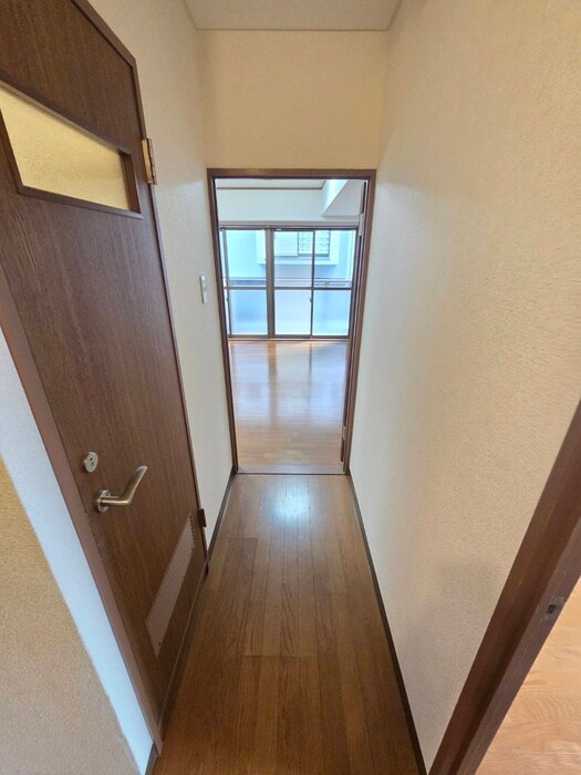 物件内観写真18　(廊下)