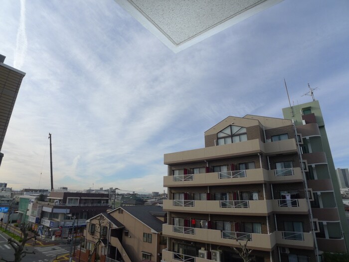 物件内観写真7　(室内からの展望)