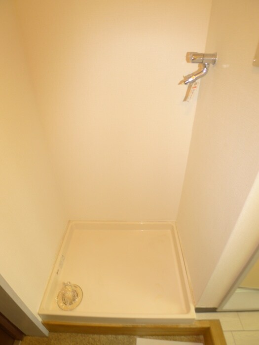 物件内観写真9　(洗濯機置場)