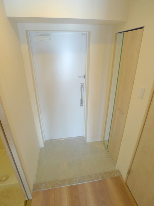 物件内観写真16　(玄関)