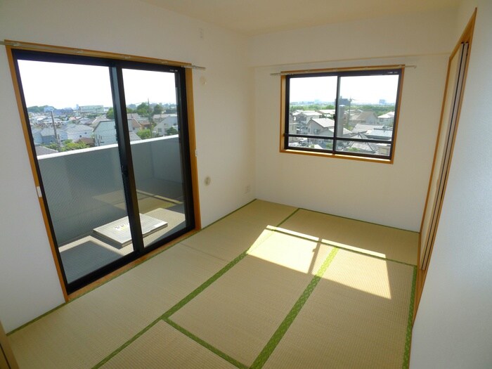 物件内観写真6　(室内からの展望)