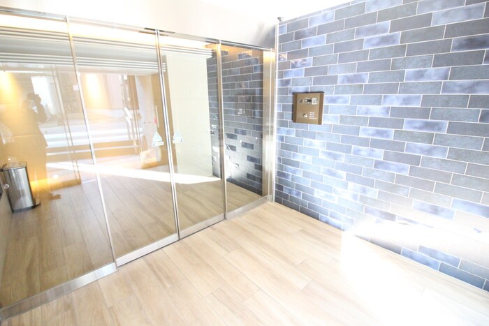 物件外観写真4　(エントランス部分)