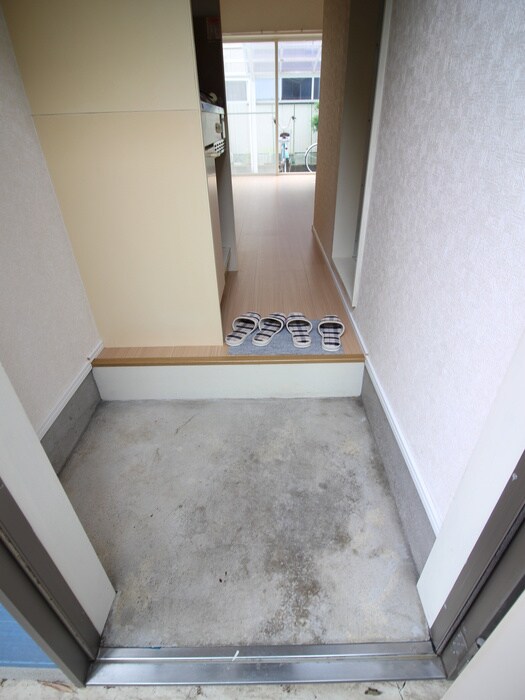物件内観写真7　(玄関)