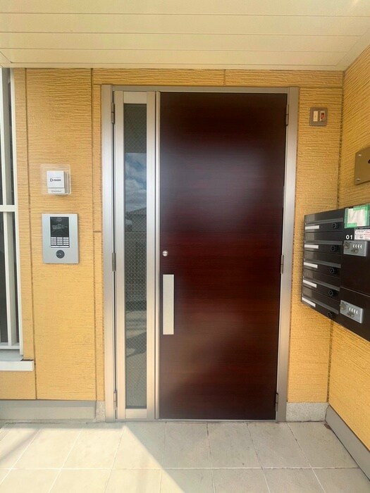 物件外観写真5　(エントランス部分)