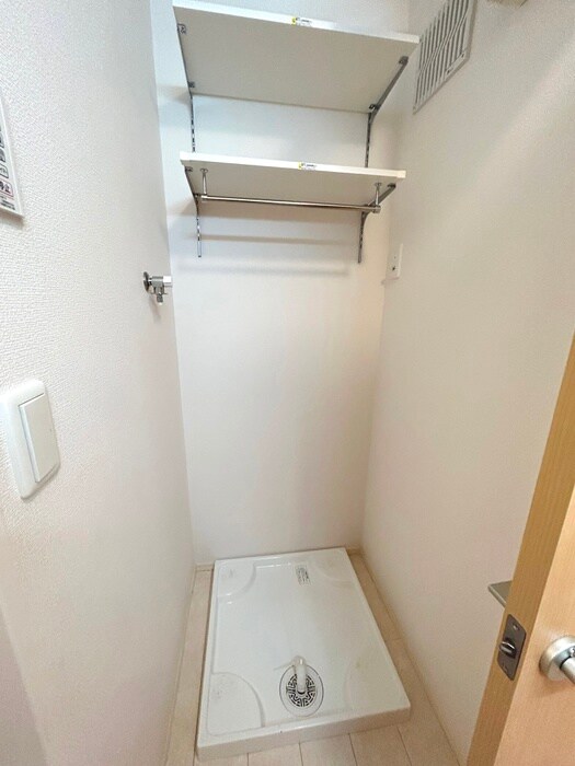 物件内観写真14　(洗濯機置場)