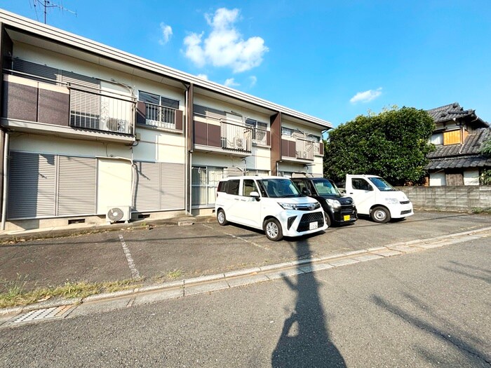 物件外観写真4　(駐車場)