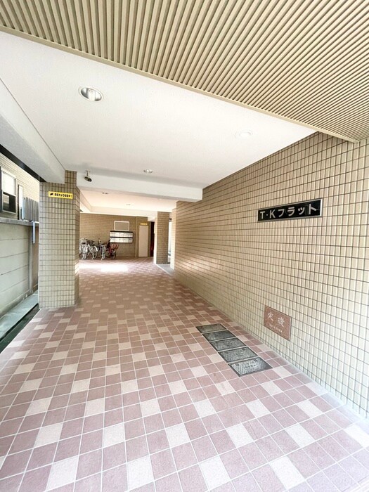 物件外観写真3　(エントランス部分)