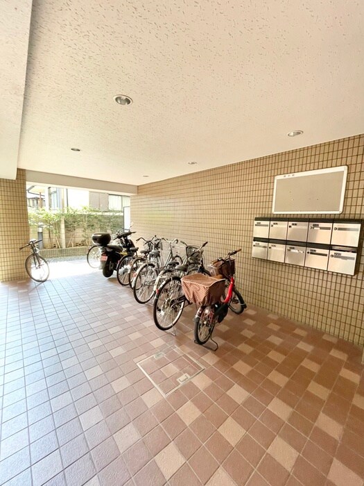 物件外観写真5　(駐輪場)