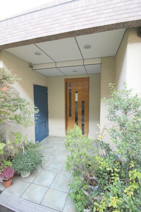 物件外観写真5　(エントランス部分)