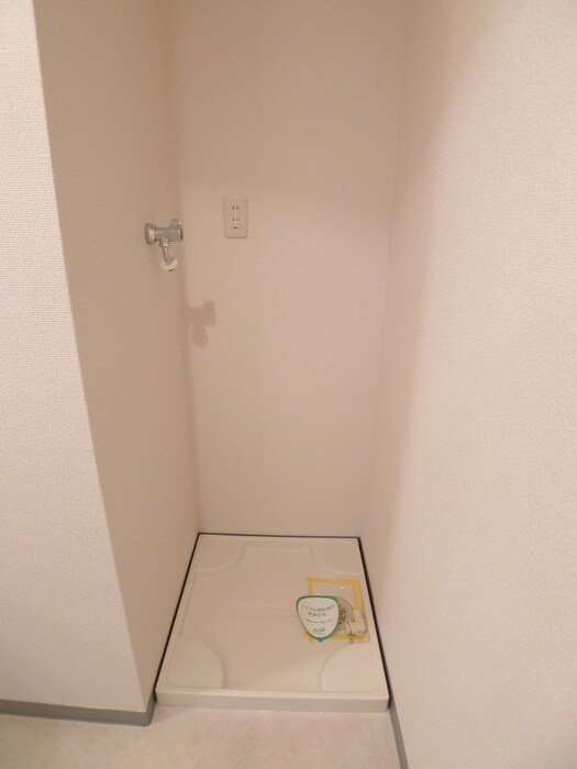 物件内観写真16　(洗濯機置場)