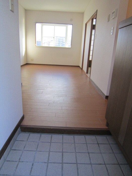 物件内観写真7　(玄関)