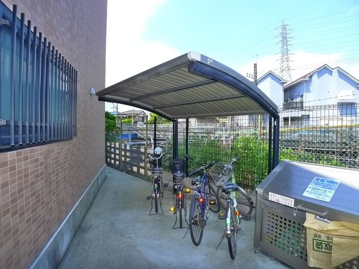 物件外観写真4　(駐輪場)