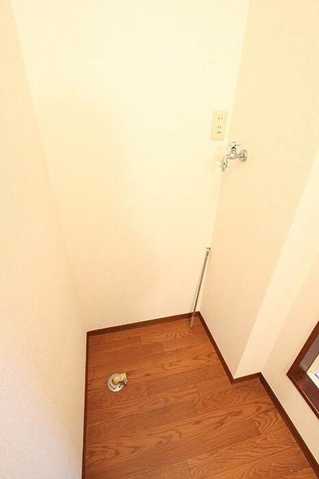 物件内観写真7　(洗濯機置場)