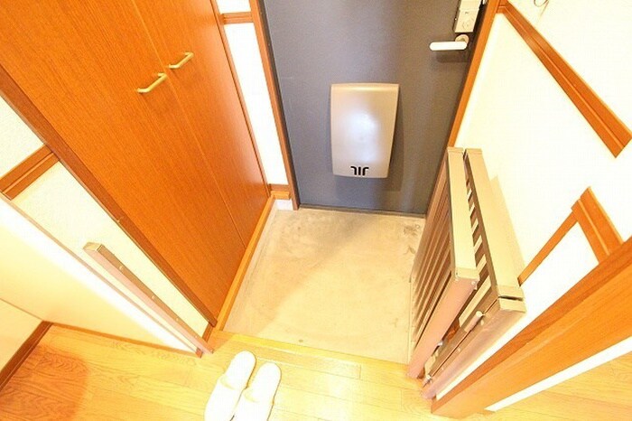 物件内観写真8　(玄関)