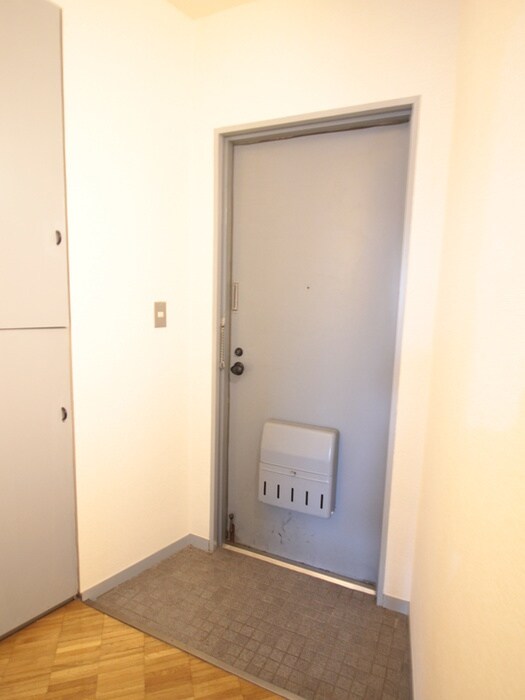 物件内観写真6　(玄関)