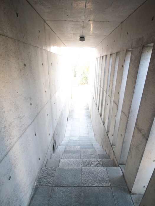 物件外観写真5　(エントランス部分)