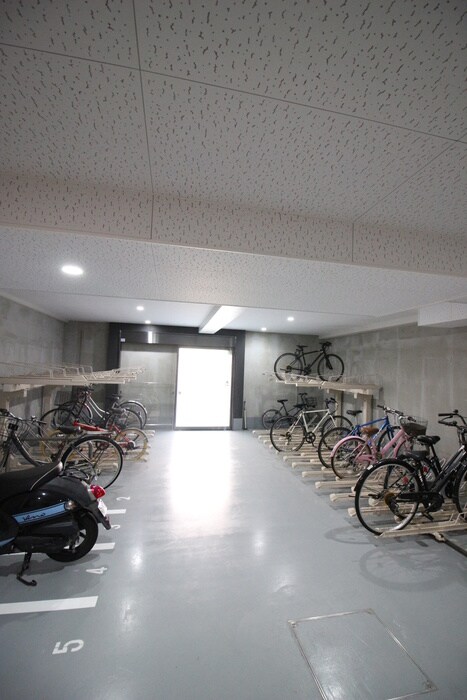物件外観写真4　(駐輪場)