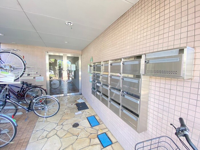 物件外観写真3　(エントランス部分)