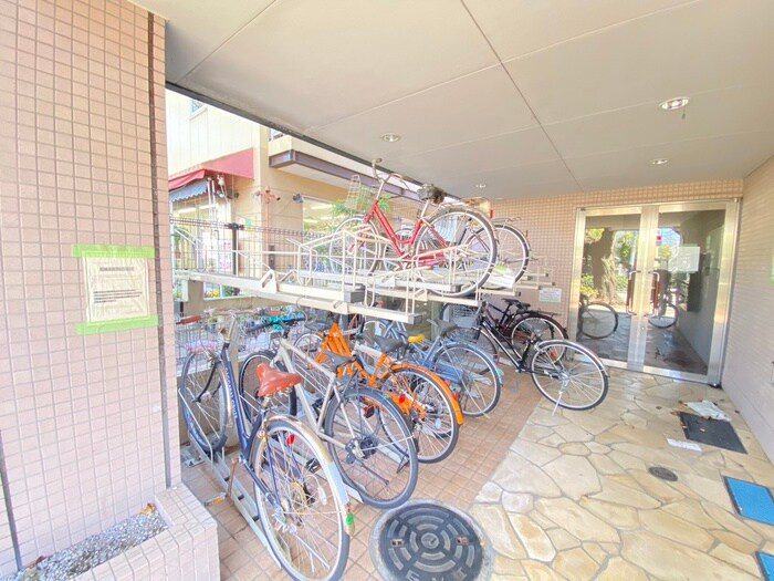 物件外観写真4　(駐輪場)