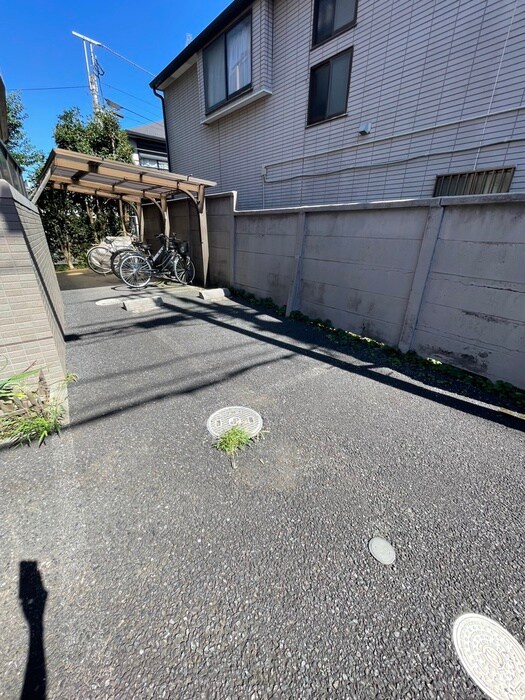 物件外観写真5　(駐車場)