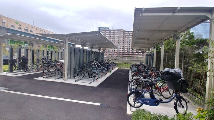 物件外観写真5　(駐輪場)