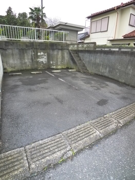 物件外観写真5　(駐車場)