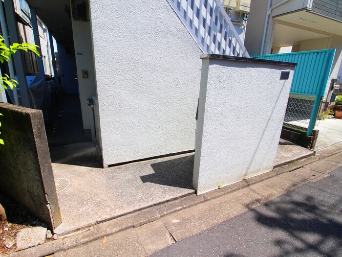 物件外観写真2　(エントランス部分)