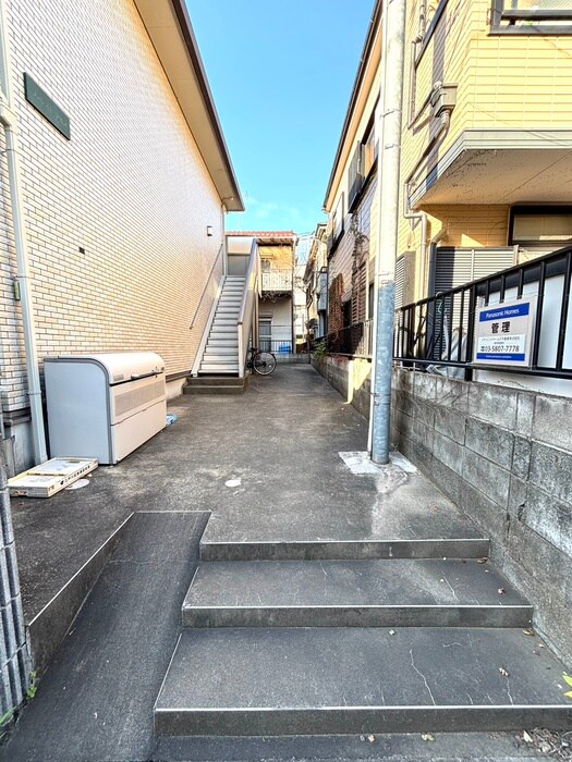 物件外観写真3　(エントランス部分)